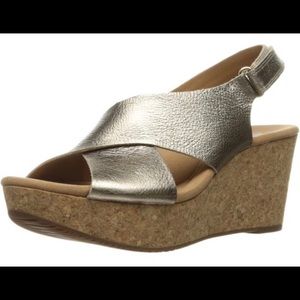 Clark’s Gold Metallic Cork Wedge Sandals Shoes 8.5